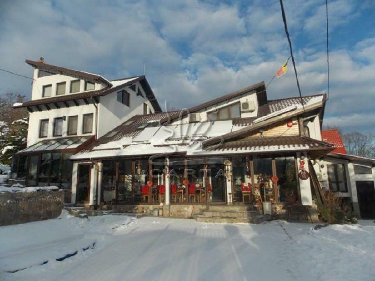 La Marele Moft Hotell Slănic Eksteriør bilde